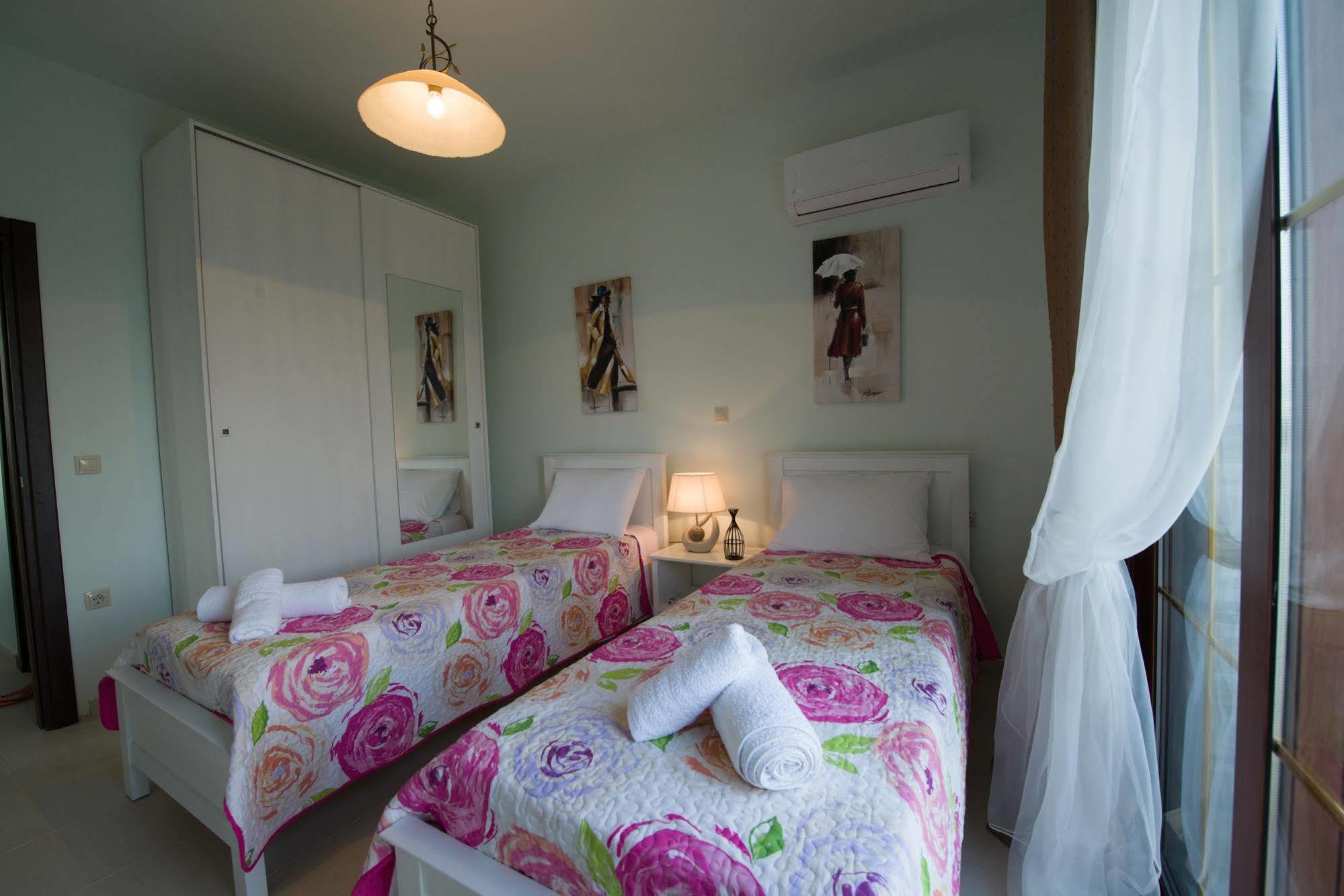 Petra Villas Gennadi Esterno foto